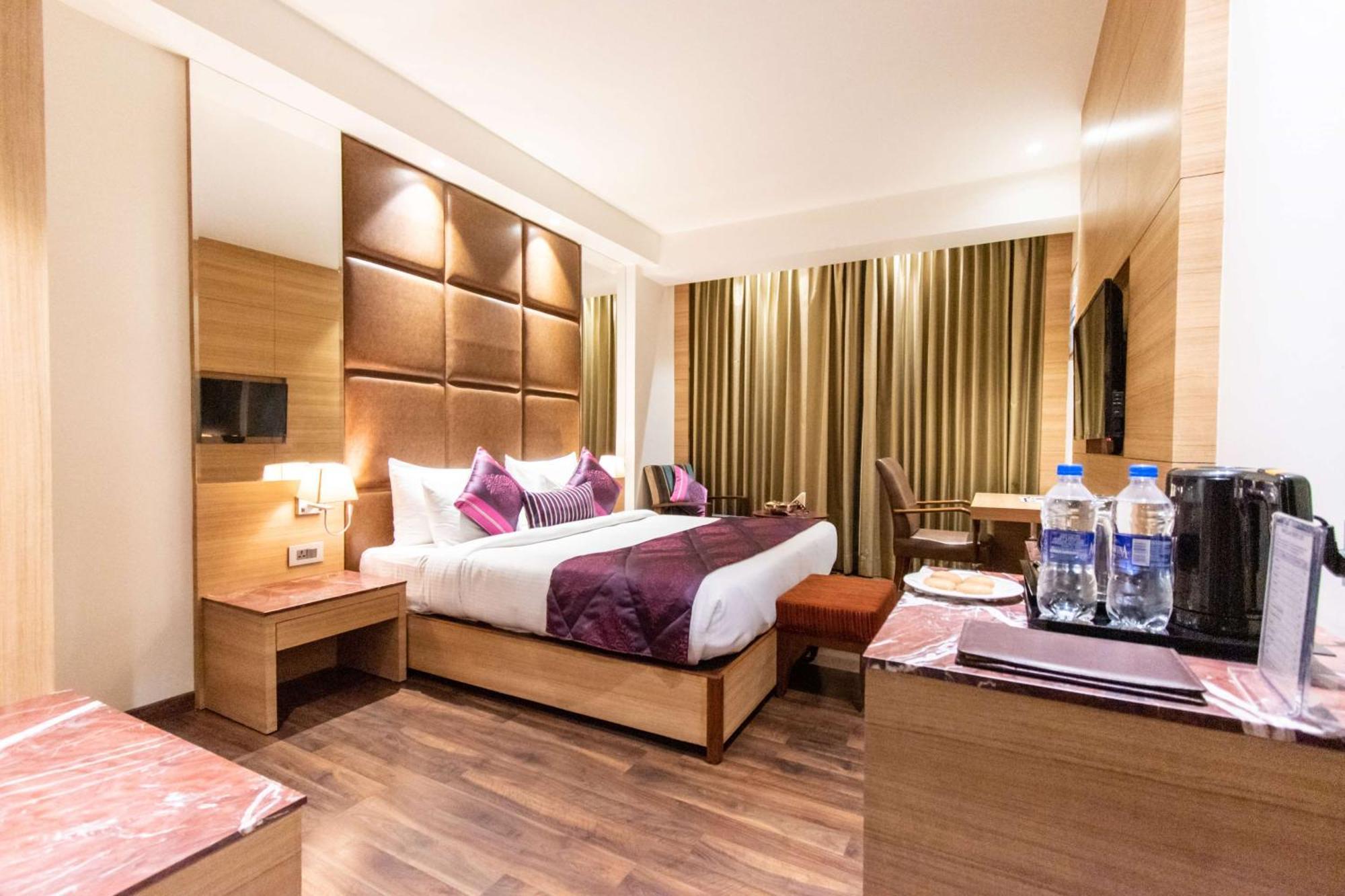 Best Western La Vista Pathānkot Buitenkant foto